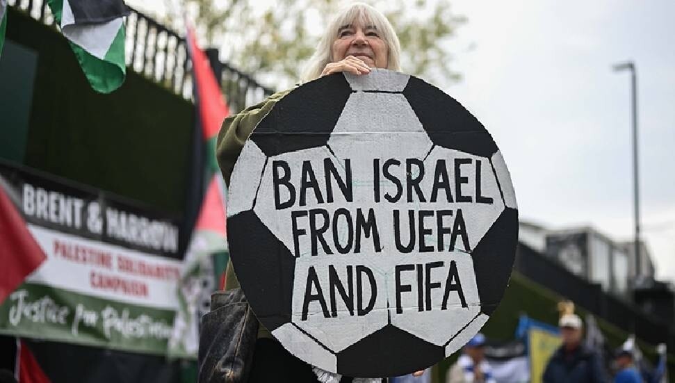 "CODEPINK" ve "Game Over Israel", İsrail'in UEFA'dan men edilmesini talep etti