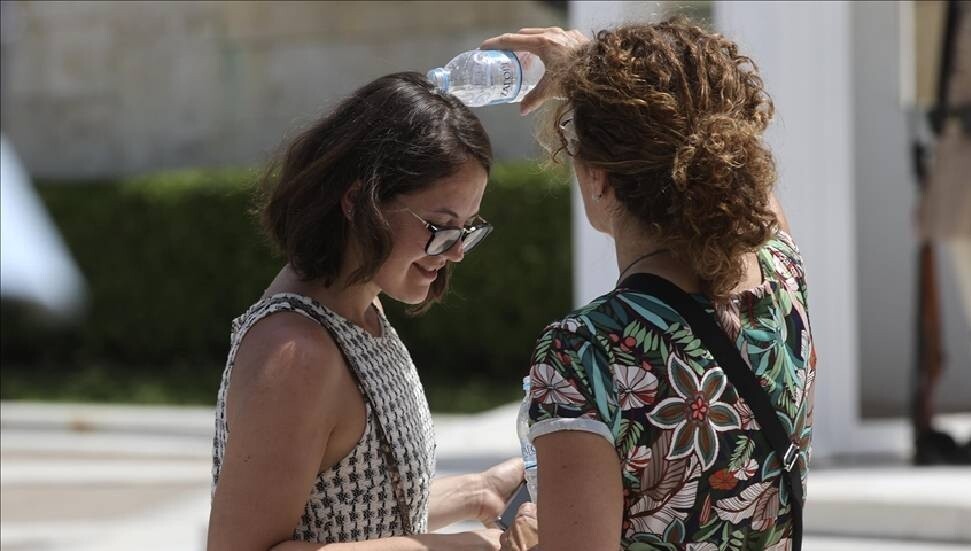 Yunanistan'da aşırı sıcak nedeniyle çalışma saatlerine sınırlama getirildi