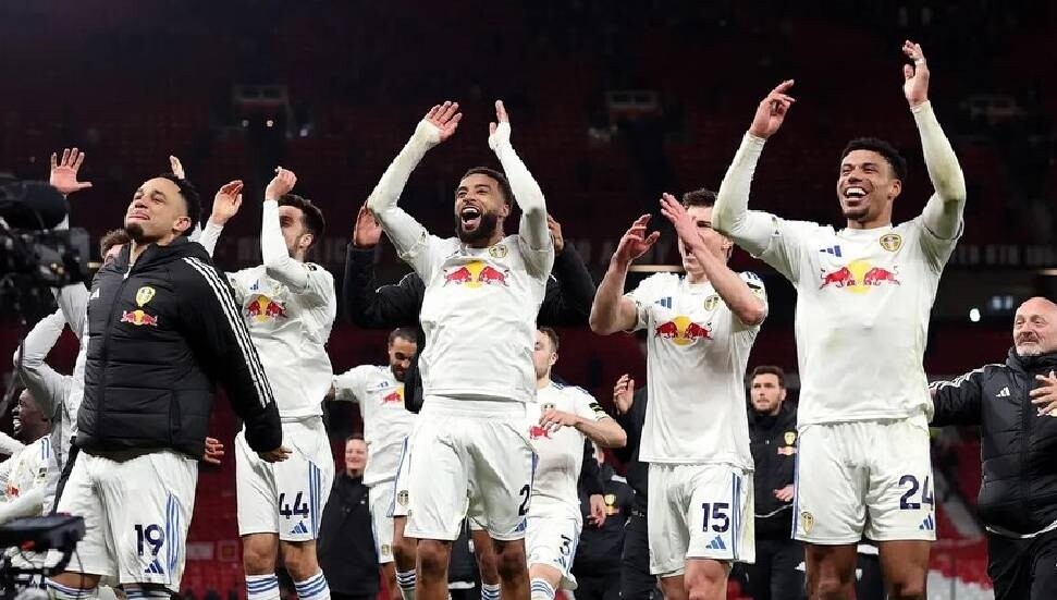 Premier Lig'de Leeds United, 45 yıl aradan sonra Old Trafford'da galip geldi