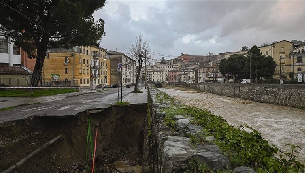 İtalya'da şiddetli yağışlar sel ve taşkınlara yol açtı